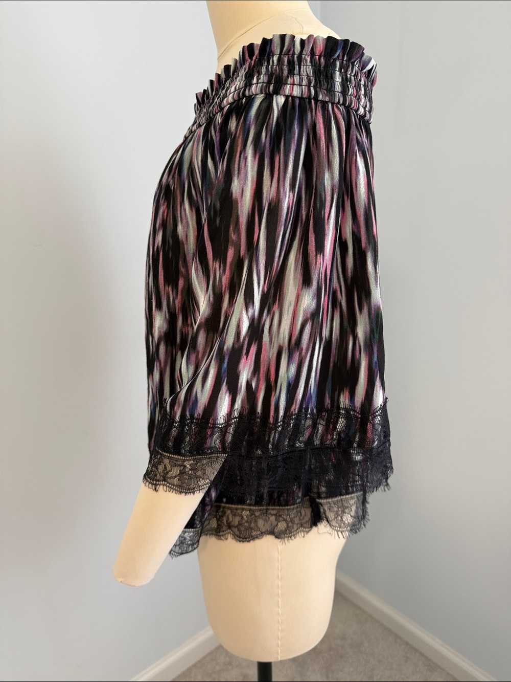 Jennifer Lopez Black Multicolor Off-Shoulder Blouse with Lace Trim SZ Medium - Picture 12 of 16